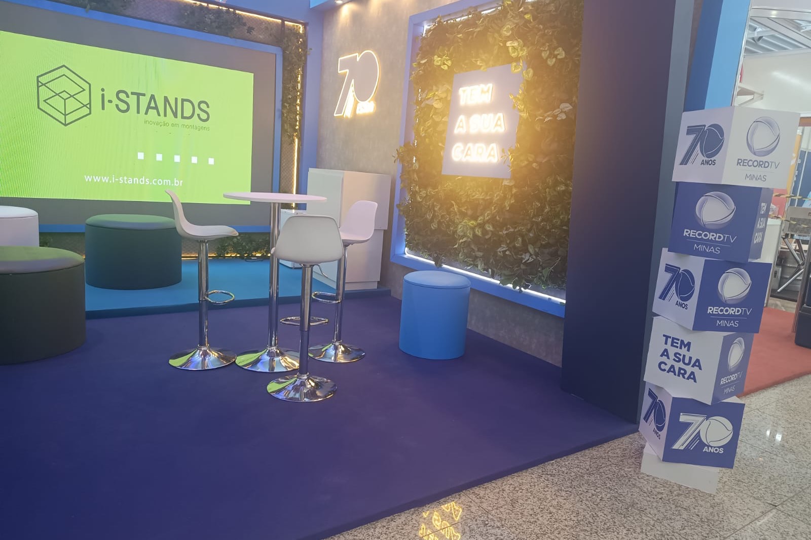 Lounge de um stand montado pela I-Stands na Superminas 2023